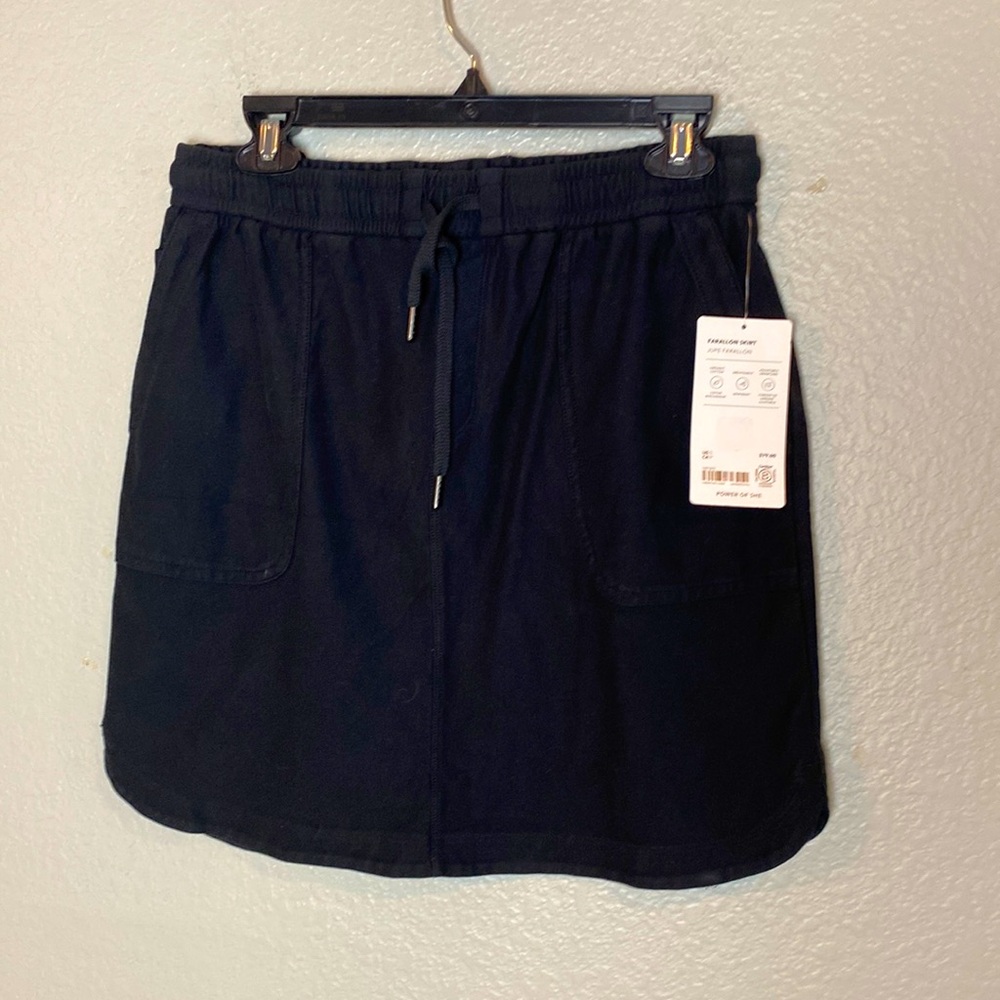 NWT Athleta Farallon Black Skirt Small